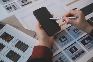 ux ui diseño proceso para sumamente elegante móvil solicitud y sitio web . creativo prototipo de estructura metálica para profesional aplicación desarrollador . foto