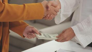 Insurance officers hand over the car keys after the tenant. have signed an auto insurance document or a lease or agreement document Buying or selling a new or used car with a car video