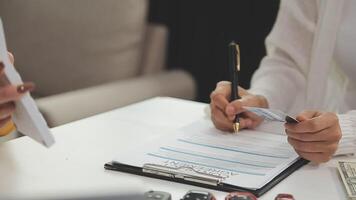 Insurance officers hand over the car keys after the tenant. have signed an auto insurance document or a lease or agreement document Buying or selling a new or used car with a car video