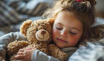 ai generado pelirrojo niño dormido con un osito de peluche oso, pecoso cara en suave luz, íntimo hogar atmósfera. foto