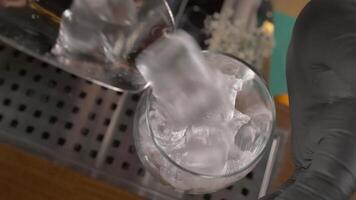 Filling coctail glass with ice. video