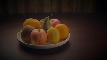 en växtbaserad skål av naturlig mat, frukt, och Ingredienser vilar på de tabell video