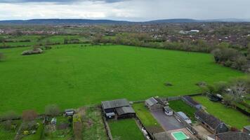 Antenne Aufnahmen von Wohn Kreis beim aylesbury Stadt, Dorf von England vereinigt Königreich. April 1, 2024 video