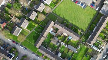 Antenne Aufnahmen von Wohn Kreis beim aylesbury Stadt, Dorf von England vereinigt Königreich. April 1, 2024 video