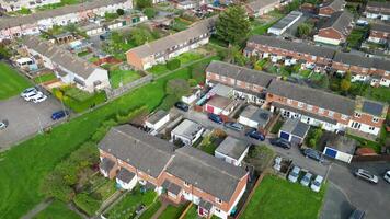 aereo metraggio di Residenziale quartiere a aylesbury cittadina di Inghilterra unito regno. aprile 1°, 2024 video