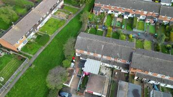 aereo metraggio di Residenziale quartiere a aylesbury cittadina di Inghilterra unito regno. aprile 1°, 2024 video