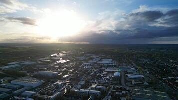 antenne beeldmateriaal van woon- wijk Bij aylesbury stad- van Engeland Verenigde koninkrijk. april 1e, 2024 video