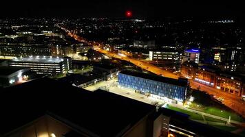 aérien nuit métrage de illuminé central Cambridge ville de Cambridgeshire, Angleterre uni Royaume. Mars 21, 2024 video