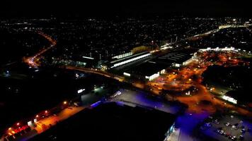 antenne nacht beeldmateriaal van verlichte centraal Cambridge stad van Cambridgeshire, Engeland Verenigde koninkrijk. maart 21e, 2024 video