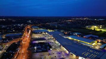 aéreo noche imágenes de iluminado central Cambridge ciudad de cambridgeshire, Inglaterra unido Reino. marzo 21, 2024 video