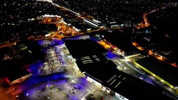 antenne nacht beeldmateriaal van verlichte centraal Cambridge stad van Cambridgeshire, Engeland Verenigde koninkrijk. maart 21e, 2024 video