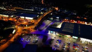 aéreo noche imágenes de iluminado central Cambridge ciudad de cambridgeshire, Inglaterra unido Reino. marzo 21, 2024 video