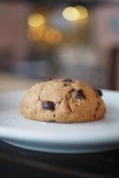 chocolate dulce galletas en un plato foto