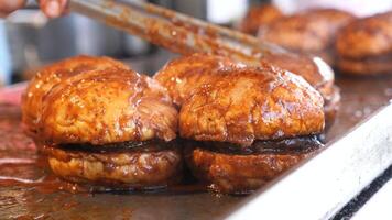 Meatballs roasting in pan, making burger at street video