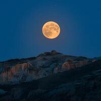 ai generado brillante luz de la luna ilumina el noche con sus radiante resplandor para social medios de comunicación enviar Talla foto