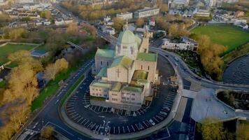 galway katedral i galway, irland förbi Drönare video