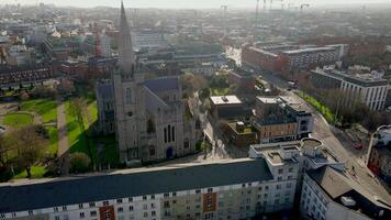 st. patrick's cathédrale dans Dublin, Irlande par drone video