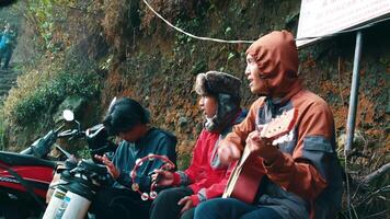 group of people singing with an indistinct background, suitable for abstract concepts or backgrounds video