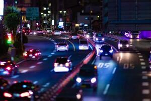 un noche miniatura tráfico mermelada a el ciudad calle foto