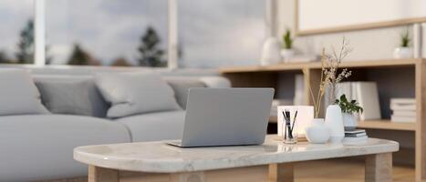 un ordenador portátil computadora en un lujo blanco mármol café mesa en un cómodo contemporáneo vivo habitación. foto