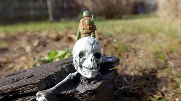 un soldado en guerra siempre camina con, juntos y hacia muerte foto