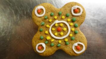 jengibre Galleta en el forma de un vistoso cuatro hoja trébol foto