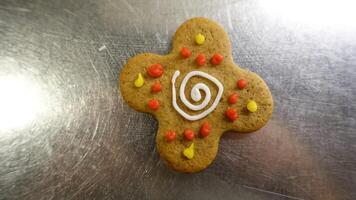 jengibre Galleta en el forma de un vistoso cuatro hoja trébol foto