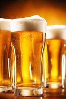 lentes de frío cerveza con espuma, medio litro de original prima cerveza beber, alcohol sabor y fiesta celebracion foto