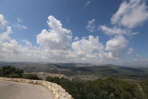 paisaje en las montañas del norte de israel. foto