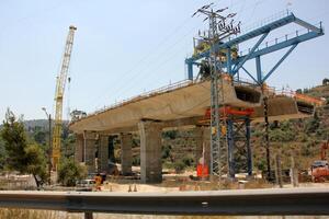 un nuevo puente para ferrocarril transporte es siendo construido. foto