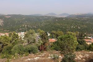 paisaje en el montañas con puntos de vista de prístino naturaleza. foto