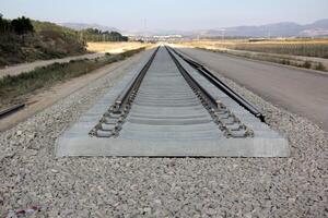 un nuevo ferrocarril es siendo construido. foto