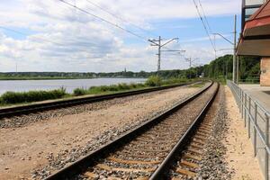 un nuevo ferrocarril es siendo construido. foto