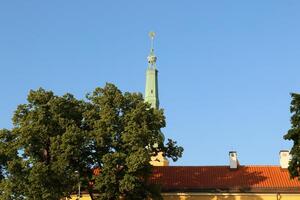 25 07 2023 riga letonia riga, el capital de letonia, es situado en el bancos de el daugava río a sus confluencia con el Golfo de riga. foto