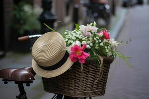 hembra es montando bicicleta con cesta de rosado Chrysanth bicicleta cesta con flores y sombrero foto