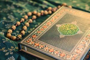 foto islámico nuevo año Corán libro con fechas