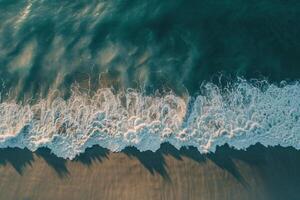 foto vertical gastos generales Disparo de un ondulado mar