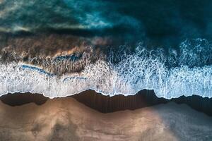 photo vertical overhead shot of a wavy sea