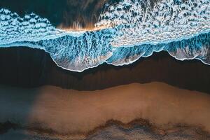 photo vertical overhead shot of a wavy sea