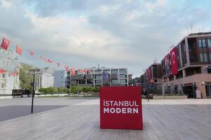 Turquía Estanbul 23 junio 2023. Estanbul moderno edificio en puerto de galata. moderno Arte galerías de Estanbul. foto