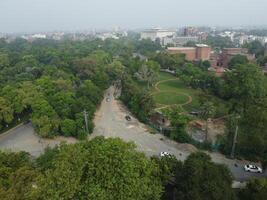 alto ángulo ver de verde zona de lahore Pakistán en julio 22, 2023 foto