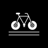 bicicleta glifo invertido icono vector