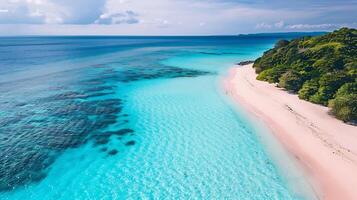 aéreo ver de hermosa tropical playa con blanco arena, turquesa agua y azul cielo foto