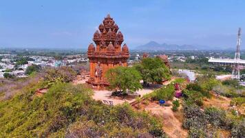 antenn se av cham torn, po klong garai, ninh thuan provins, vietnam. video