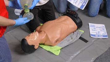 First Aid Training - Cardiopulmonary resuscitation. First aid course on cpr dummy video