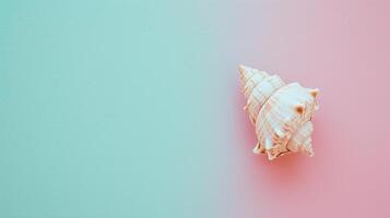 un soltero concha, delicadamente metido en contra un de colores fondo, capturas el esencia de el Oceano foto