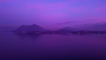 lago maggiore zumbido ver de el isla bella. borromeo islas isola bella y isola dei pescatori. Italia, Stresa 5.01.2024 foto