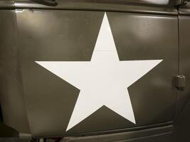 blanco estrella en Clásico americano militar vehículo foto