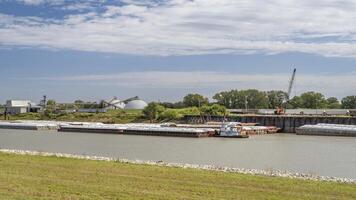 barcaza terminal en cadena de rock derivación canal de Misisipí río encima S t Luis foto