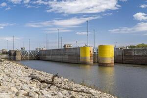 granito ciudad bloquear y represa - cadena de rocas derivación canal de Misisipí río foto